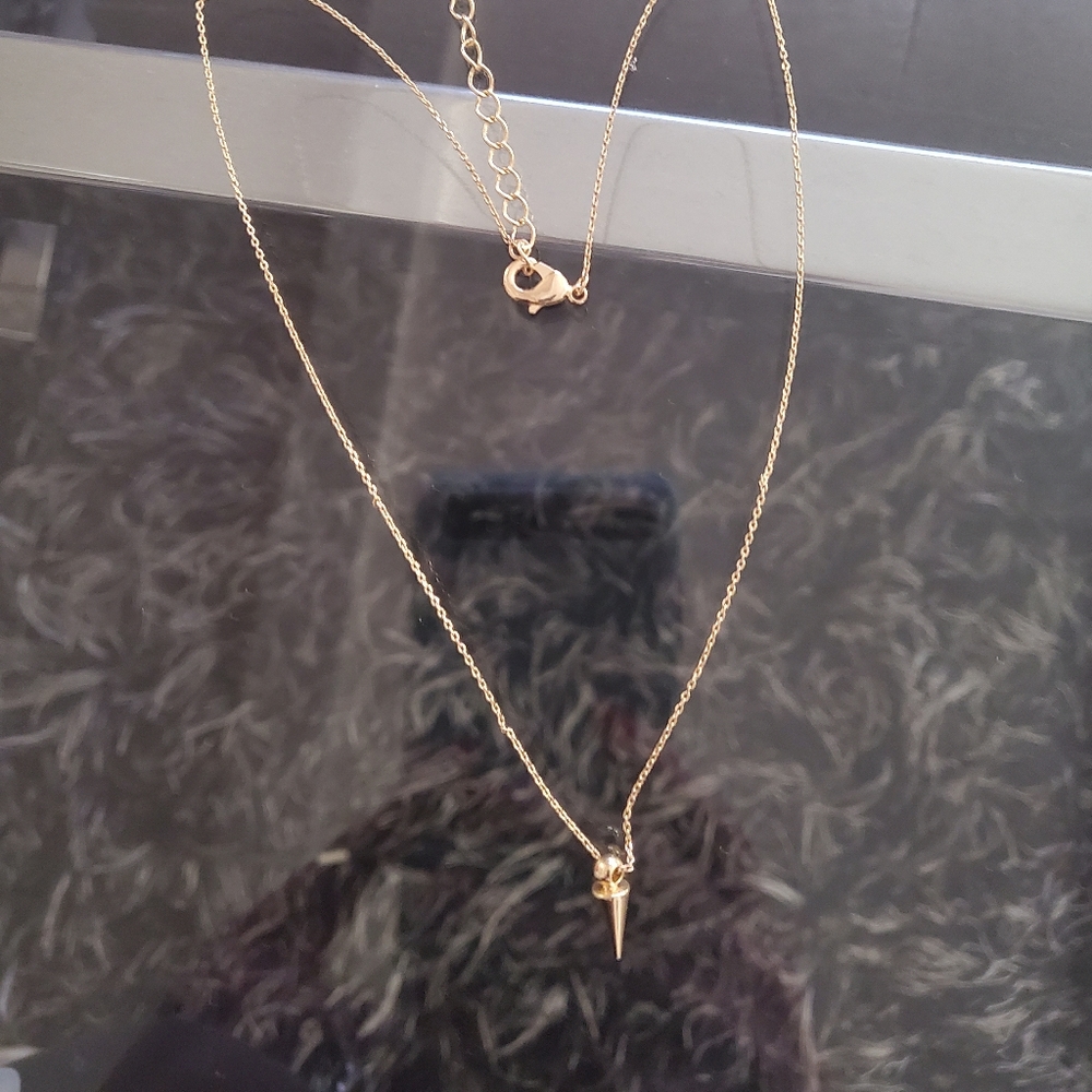 18k gold plated tiny spike necklace.